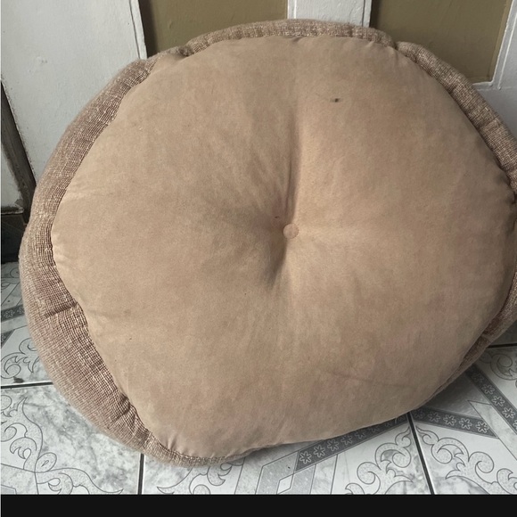 Cozy Tan Pet Bed looks New - Picture 4 of 6